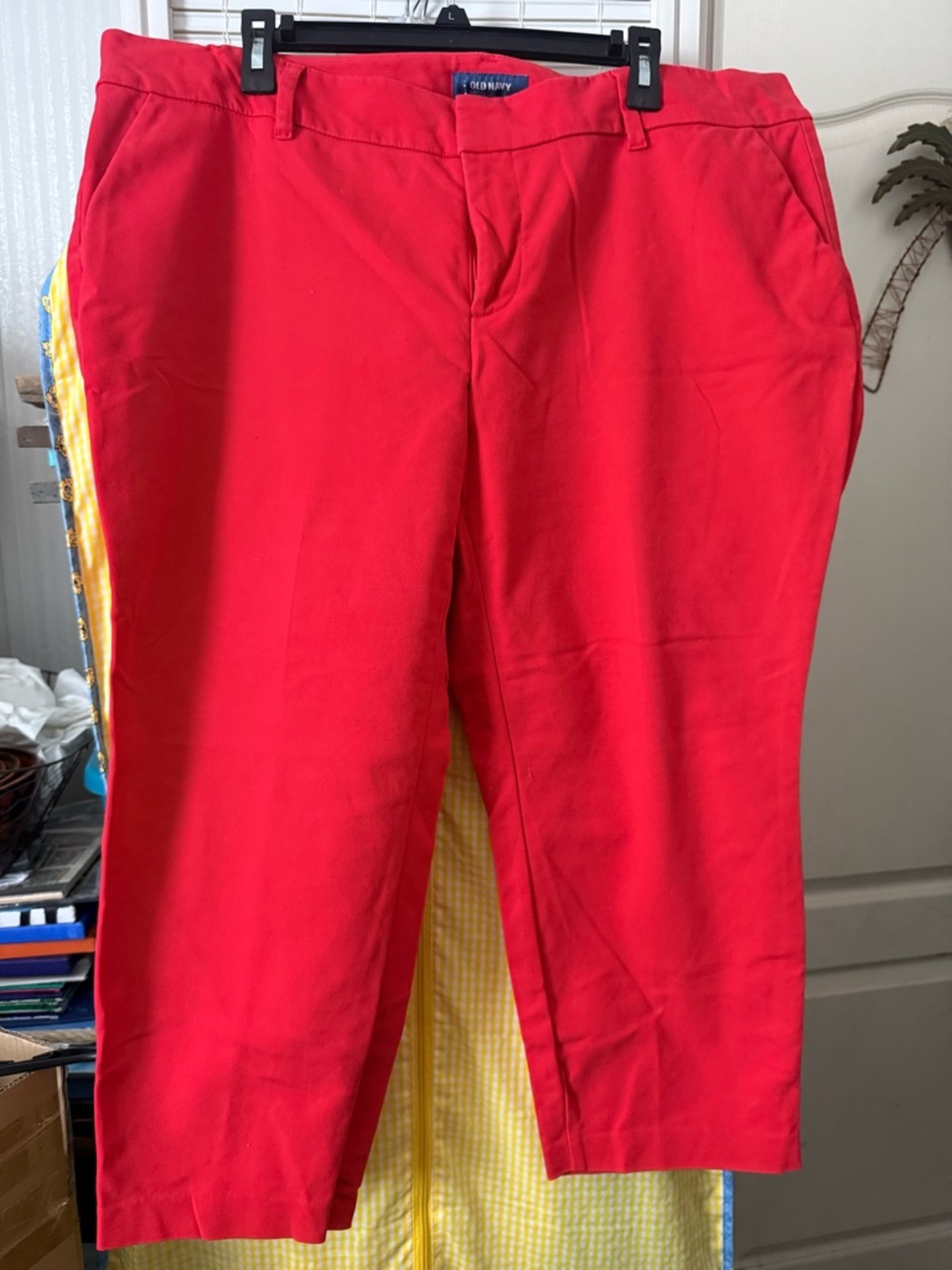 Old Navy size 20 Short Mid-Rise Red Capris